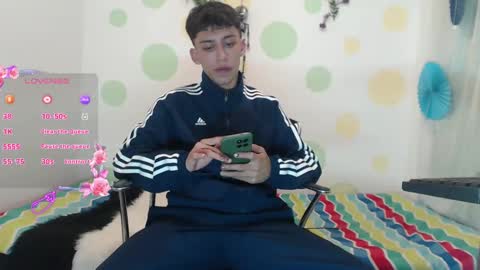 Snapshot of erik_lion chatting on 12/11/24, 01:37 Jhon online show from 12/11/24, 01:37