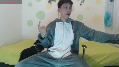 Snapshot of erik_lion chatting on 01/18/25, 07:04 Jhon online show from 01/18/25, 07:04