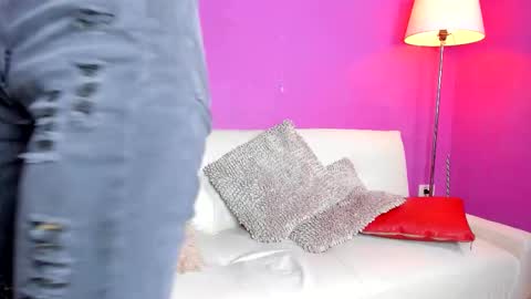 Snapshot of erika1717 chatting on 11/06/25, 02:18 erika1717 online show from 11/06/25, 02:18