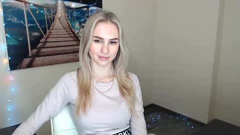 Erika online show from 01/11/25, 04:03