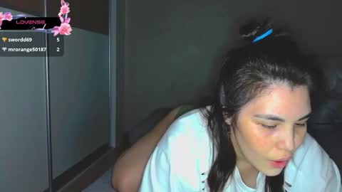 Snapshot of erikagloss chatting on 11/25/25, 01:22 ErikaGloss online show from 11/25/25, 01:22