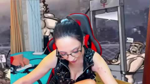 Snapshot of erikalorren chatting on 01/26/25, 12:37 erikalorren online show from 01/26/25, 12:37