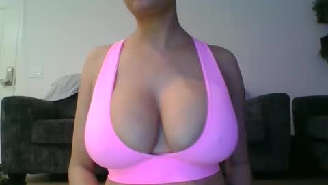 Snapshot of erin2025 chatting on 11/17/25, 04:40 erin2025 online show from 11/17/25, 04:40