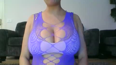 Snapshot of erin2025 chatting on 11/18/25, 04:39 erin2025 online show from 11/18/25, 04:39