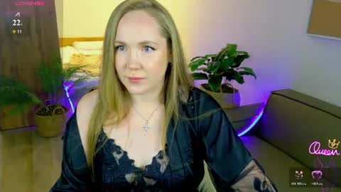 Snapshot of erinmilk chatting on 06/18/26, 07:51 Erin online show from 06/18/26, 07:51