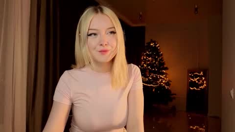 Snapshot of erlenbayer chatting on 02/25/26, 08:18 Chanel online show from 02/25/26, 08:18