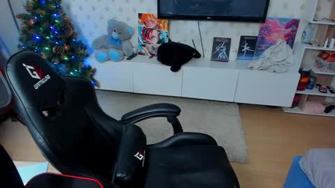 Max online show from 01/10/25, 01:21