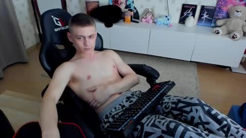 Max online show from 02/10/25, 01:57