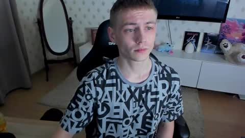 Max online show from 02/19/25, 06:43