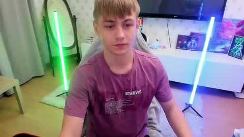 Max online show from 09/19/25, 12:45