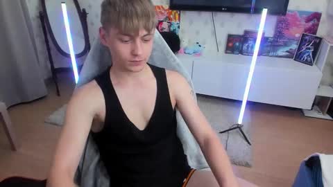 Max online show from 09/21/25, 01:29