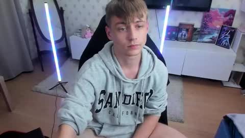 Max online show from 09/22/25, 01:18