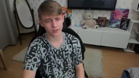 Max online show from 09/26/25, 01:09