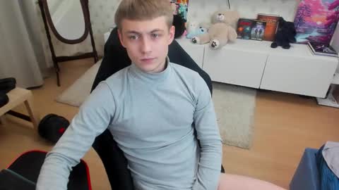 Max online show from 11/23/25, 11:04