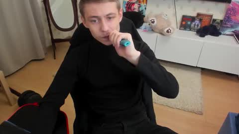 Max online show from 11/27/25, 01:40