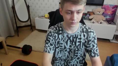 Max online show from 12/14/25, 01:22