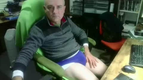 Snapshot of ernello chatting on 10/24/25, 11:45 ernello online show from 10/24/25, 11:45