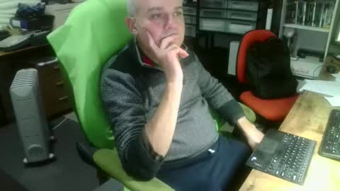 Snapshot of ernello chatting on 10/26/25, 07:20 ernello online show from 10/26/25, 07:20