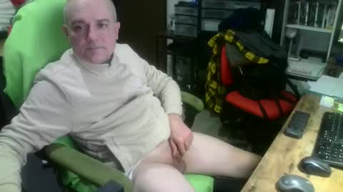 Snapshot of ernello chatting on 11/12/25, 09:03 ernello online show from 11/12/25, 09:03