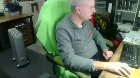 Snapshot of ernello chatting on 11/14/25, 06:34 ernello online show from 11/14/25, 06:34