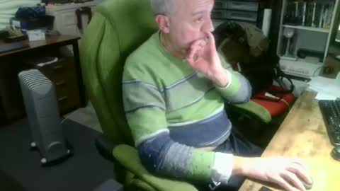 Snapshot of ernello chatting on 11/21/25, 04:55 ernello online show from 11/21/25, 04:55