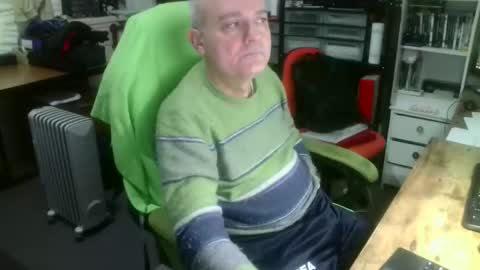 Snapshot of ernello chatting on 11/23/25, 05:51 ernello online show from 11/23/25, 05:51