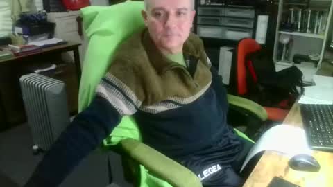 Snapshot of ernello chatting on 11/28/25, 10:12 ernello online show from 11/28/25, 10:12