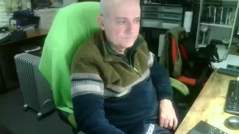 Snapshot of ernello chatting on 11/30/25, 08:35 ernello online show from 11/30/25, 08:35