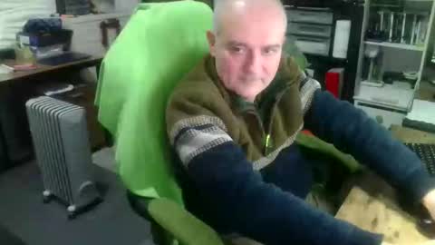 Snapshot of ernello chatting on 12/01/25, 10:26 ernello online show from 12/01/25, 10:26