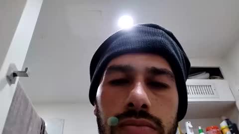 Snapshot of erny707 chatting on 12/18/25, 05:35 erny707 online show from 12/18/25, 05:35