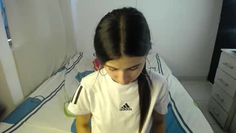 Snapshot of erosgirls_ chatting on 10/10/25, 08:30 erosgirls_ online show from 10/10/25, 08:30