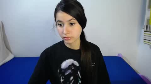 Snapshot of erosgirls_ chatting on 12/13/25, 11:10 erosgirls_ online show from 12/13/25, 11:10