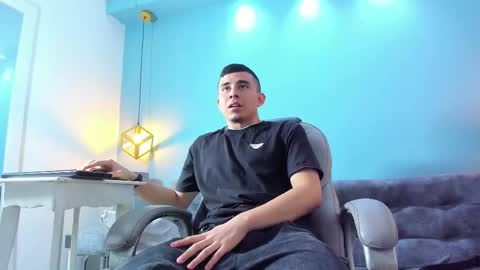 Snapshot of eross_santy chatting on 09/09/25, 12:37 Eross online show from 09/09/25, 12:37