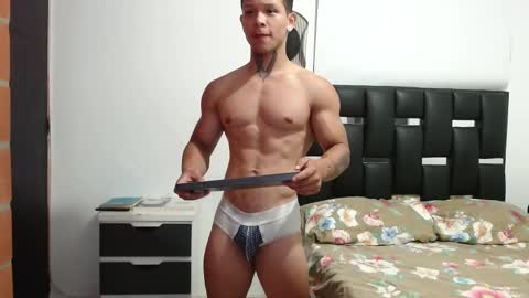 Snapshot of erosscott chatting on 02/28/25, 01:15 Eros online show from 02/28/25, 01:15