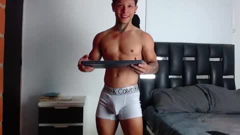 Snapshot of erosscott chatting on 10/14/25, 03:46 Eros online show from 10/14/25, 03:46