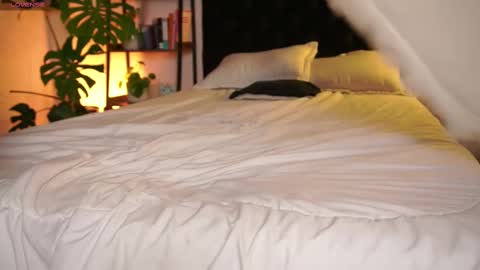 Snapshot of eroswild_ chatting on 09/13/25, 02:55 Eros Wild online show from 09/13/25, 02:55
