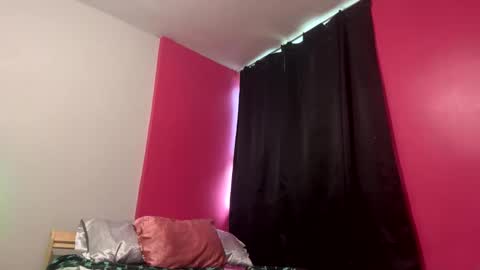 Snapshot of erotica_angel chatting on 11/03/25, 04:52 Nikki Erotica online show from 11/03/25, 04:52