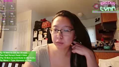 Lynn   online show from 11/19/25, 08:09