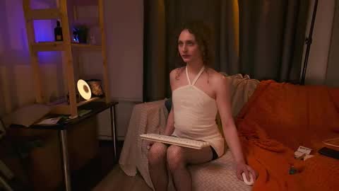 Snapshot of eroticartsss chatting on 12/02/25, 04:57 Rachel Rach online show from 12/02/25, 04:57