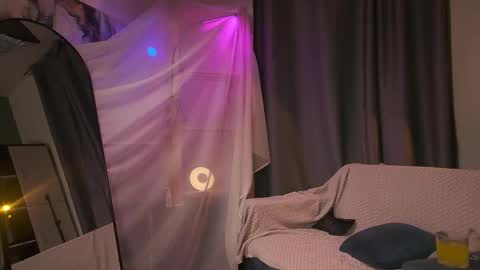 Snapshot of eroticartsss chatting on 12/16/25, 08:03 Rachel Rach online show from 12/16/25, 08:03