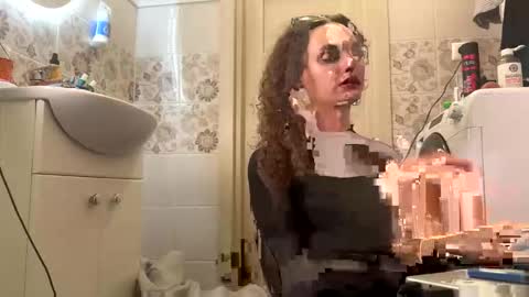 Snapshot of eroticartsss chatting on 01/08/26, 09:33 Rachel Rach online show from 01/08/26, 09:33