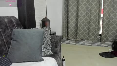 Snapshot of eroticazir chatting on 12/16/24, 07:00 Valentine online show from 12/16/24, 07:00