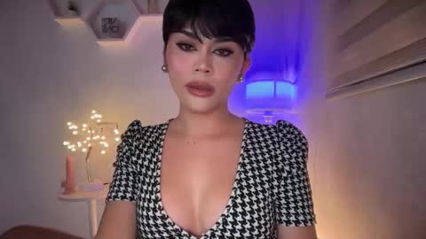 Snapshot of erotictsmonica chatting on 02/22/26, 12:01 monica online show from 02/22/26, 12:01