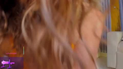 Snapshot of erotik_lady chatting on 02/15/25, 09:48 TINY online show from 02/15/25, 09:48