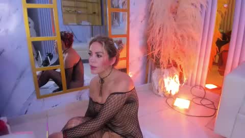 Snapshot of erotik_lady chatting on 02/18/25, 09:53 TINY online show from 02/18/25, 09:53