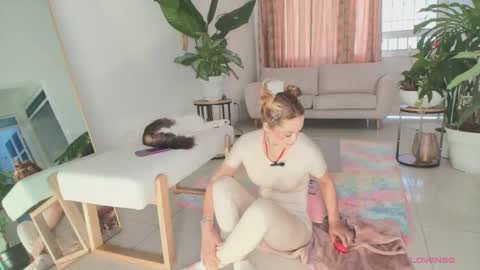 TINY  online show from 09/10/25, 06:19