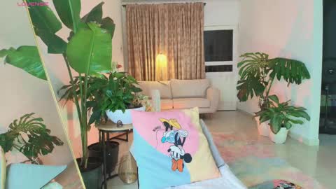 Snapshot of erotik_lady chatting on 09/18/25, 04:58 TINY online show from 09/18/25, 04:58