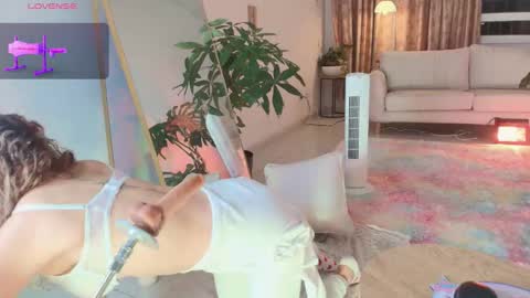 Snapshot of erotik_lady chatting on 09/23/25, 02:36 TINY online show from 09/23/25, 02:36