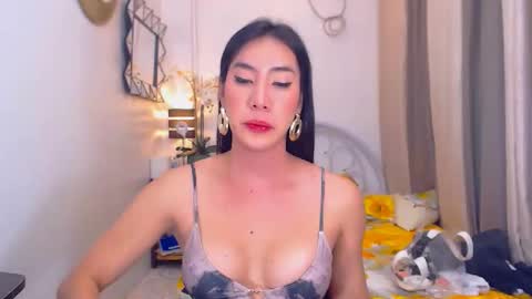 Snapshot of ervanamorge chatting on 02/17/25, 01:32 Ervana online show from 02/17/25, 01:32