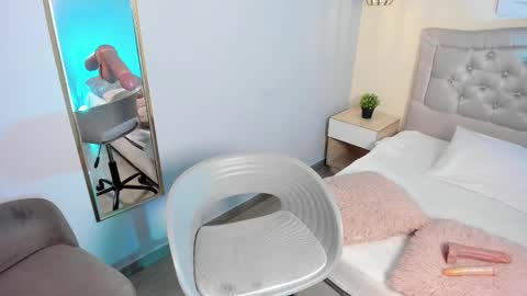 Escarlet online show from 10/07/25, 01:08